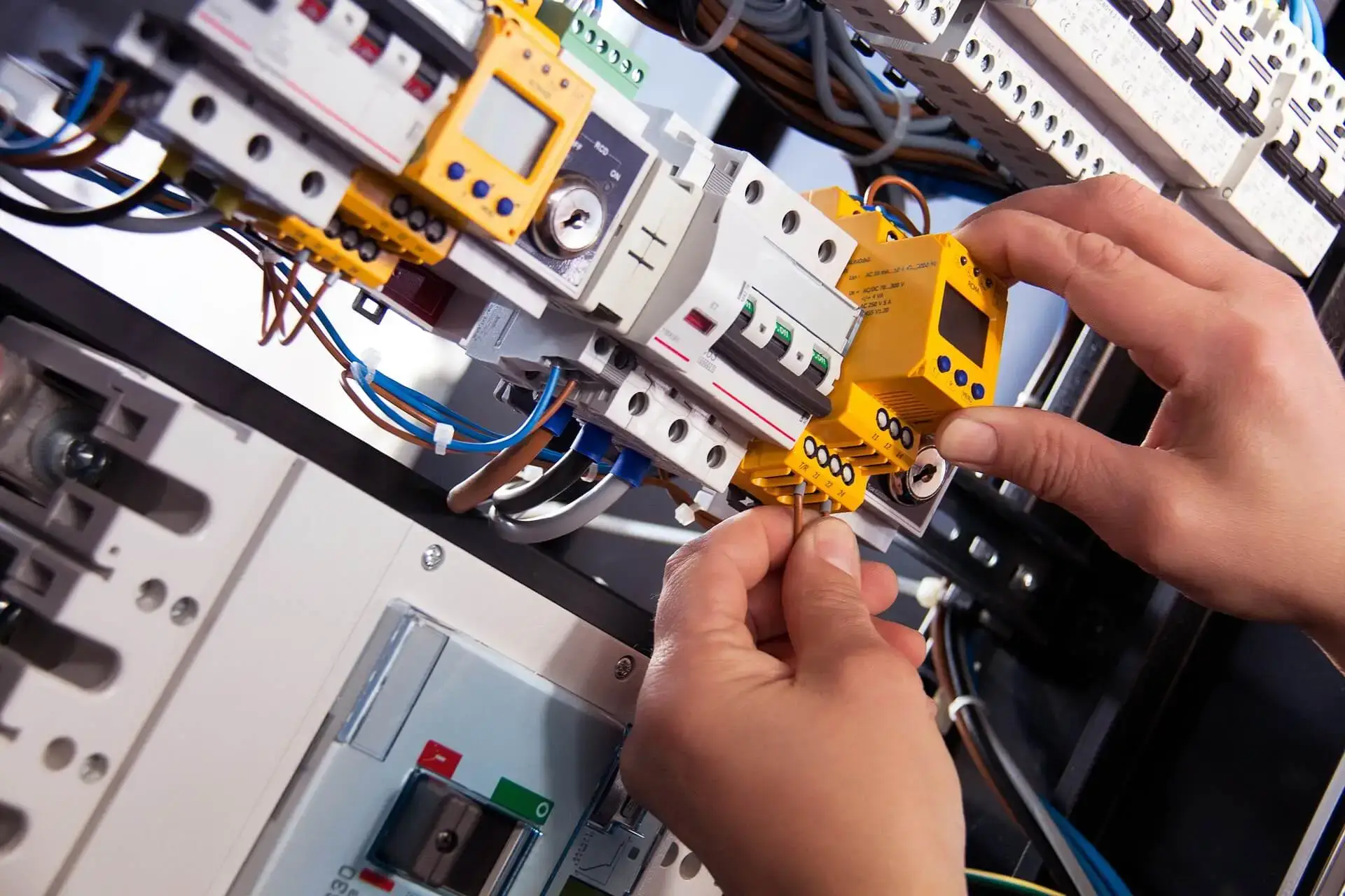 Certified electricians in Bickley